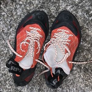Scarpa Instinct (US 6 or EU 37) climbing shoes